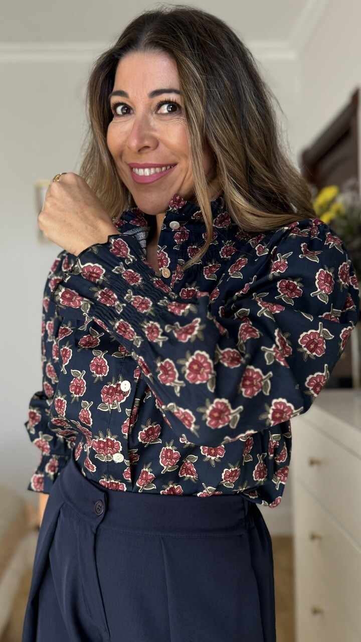 Camisa Cuello Frunce Estampada Flores Azul Marino - Imagen 6