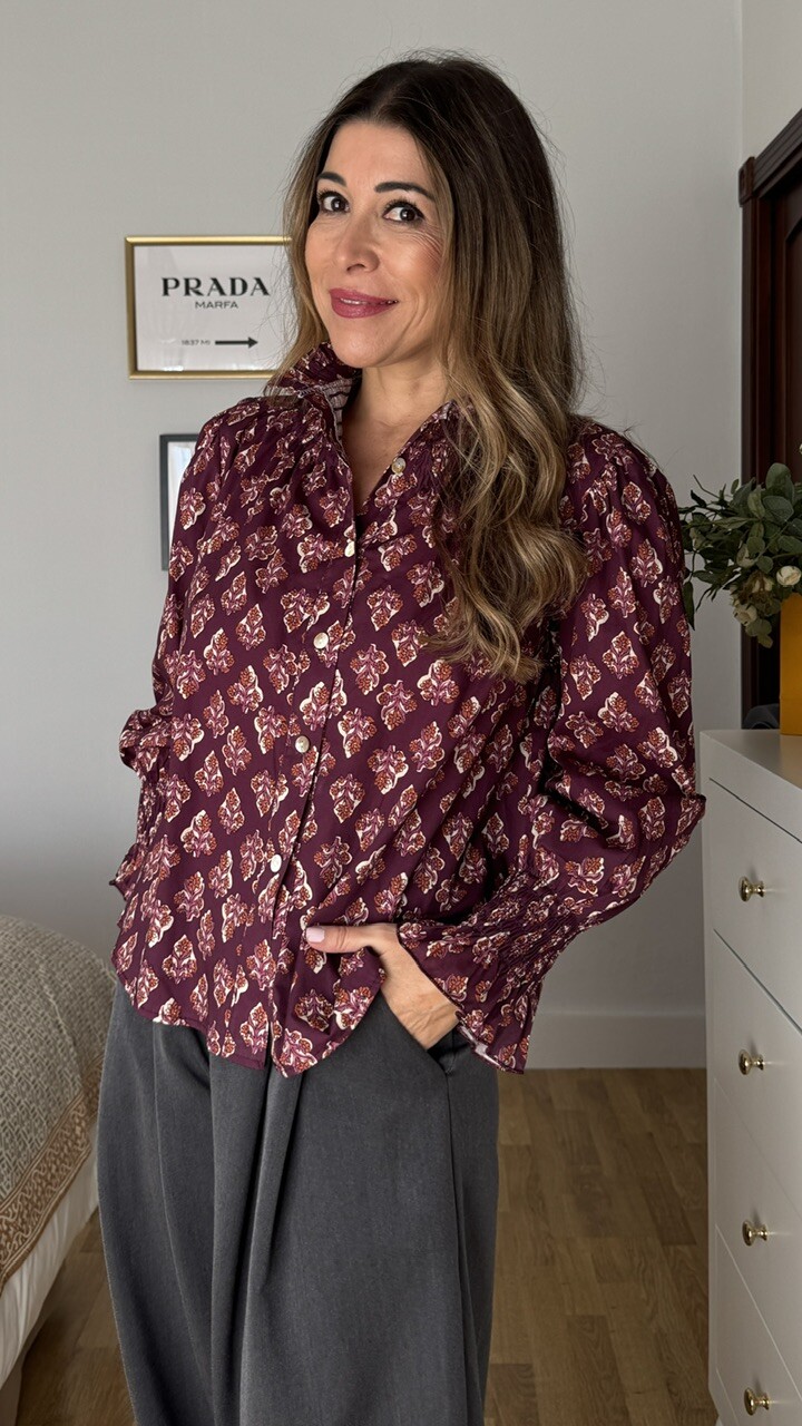 Camisa Cuello Frunce Estampado Ramito Berenjena - Imagen 2