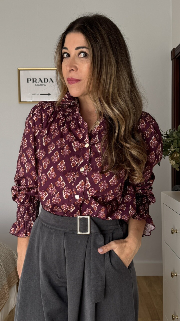 Camisa Cuello Frunce Estampado Ramito Berenjena - Imagen 10