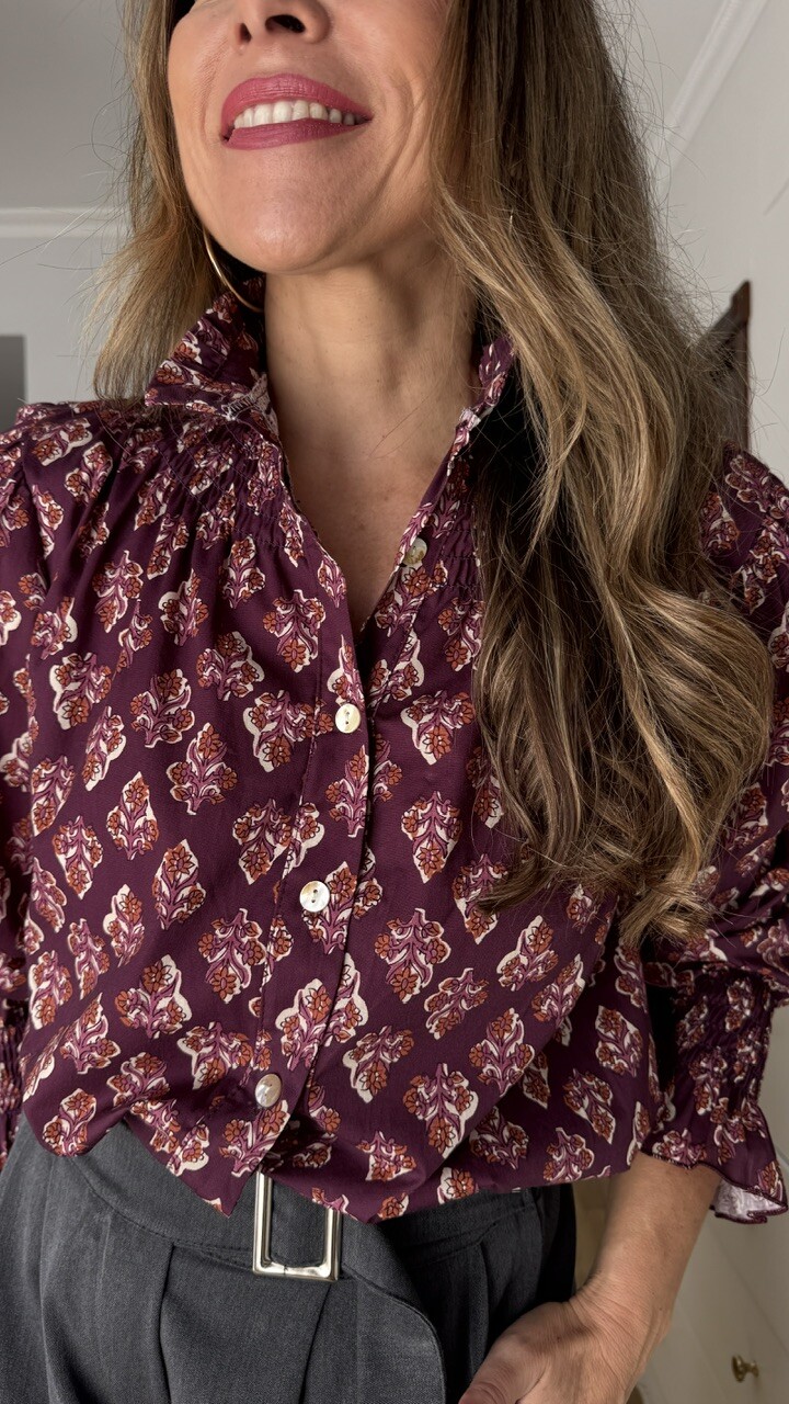 Camisa Cuello Frunce Estampado Ramito Berenjena - Imagen 13