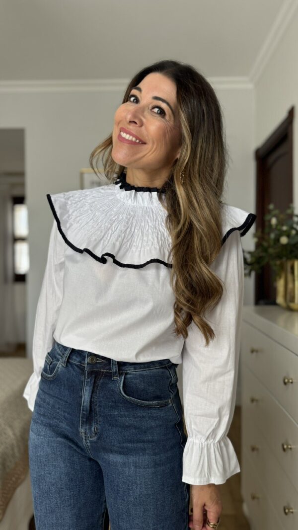 Blusa Pecherín Blanca Azul Marino