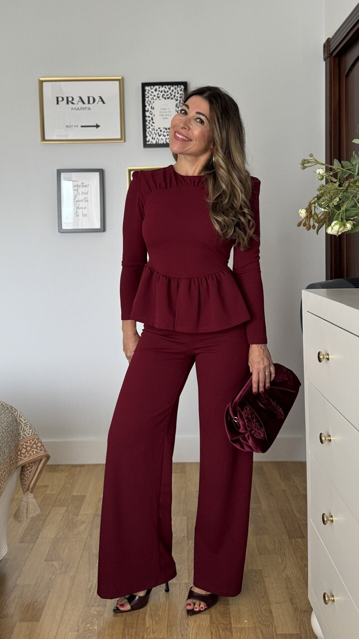 Conjunto Invitada Carola Burdeos