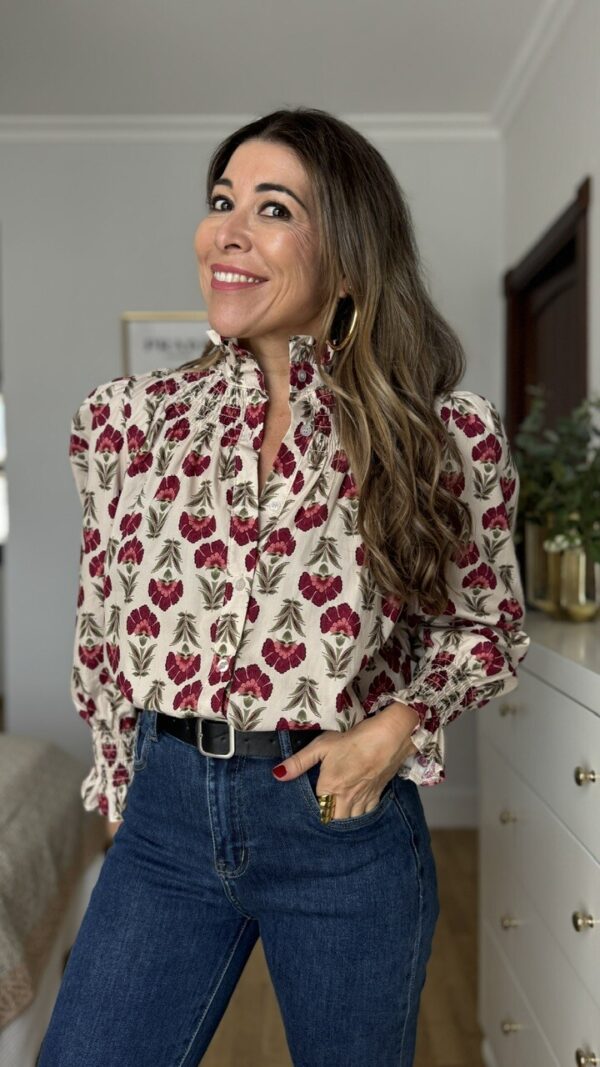 Camisa Cuello Frunce Estampado Floral Beige Burdeos